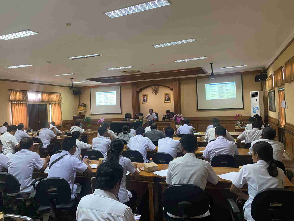 FOCUS GROUP DISCUSSION TENTANG PENYUSUNAN MASTERPLAN KAWASAN PERMUKIMAN DI KECAMATAN ABIANSEMAL DAN MENGWI